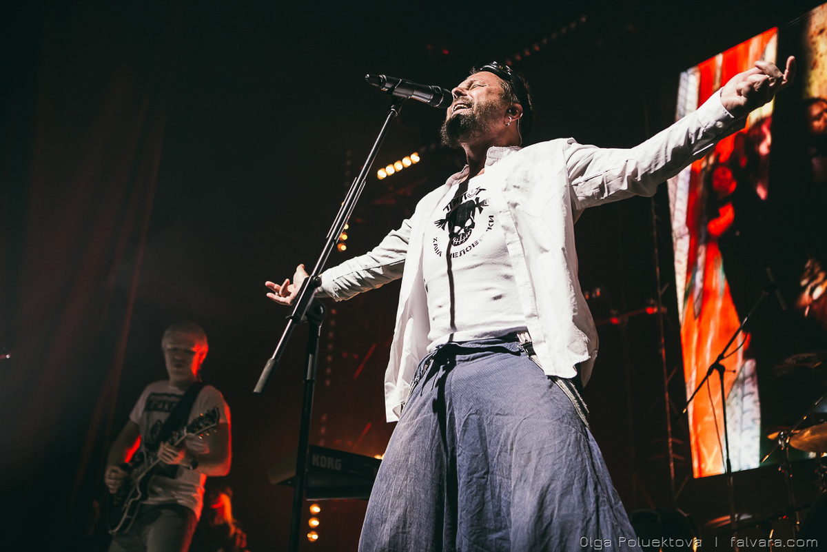 В первый день весны во Владимире даст концерт российская группа «ПилОт» во главе с харизматичным фронтменом Ильей Чертом. Юбилейный тур команды приурочен к 15-летию культового альбома «Рыба, Крот и Свинья». Музыканты обещают исполнить для владимирских поклонников все песни с легендарной пластинки и свои главные хиты с других альбомов