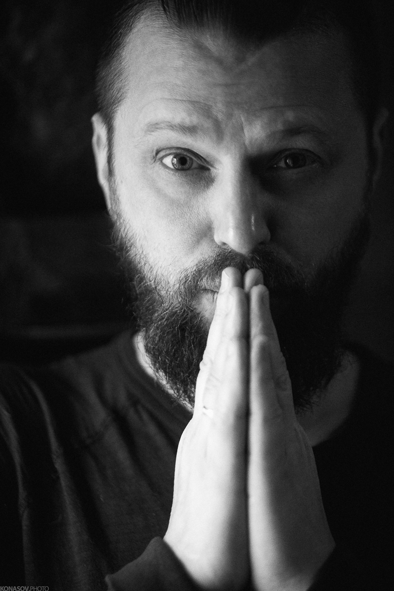 В первый день весны во Владимире даст концерт российская группа «ПилОт» во главе с харизматичным фронтменом Ильей Чертом. Юбилейный тур команды приурочен к 15-летию культового альбома «Рыба, Крот и Свинья». Музыканты обещают исполнить для владимирских поклонников все песни с легендарной пластинки и свои главные хиты с других альбомов