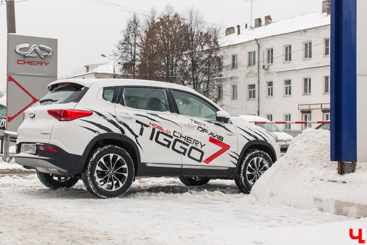 Журналист Александр Кюннап и фотограф Юлия Митина протестировали еще один автомобиль из салона «Евразия»