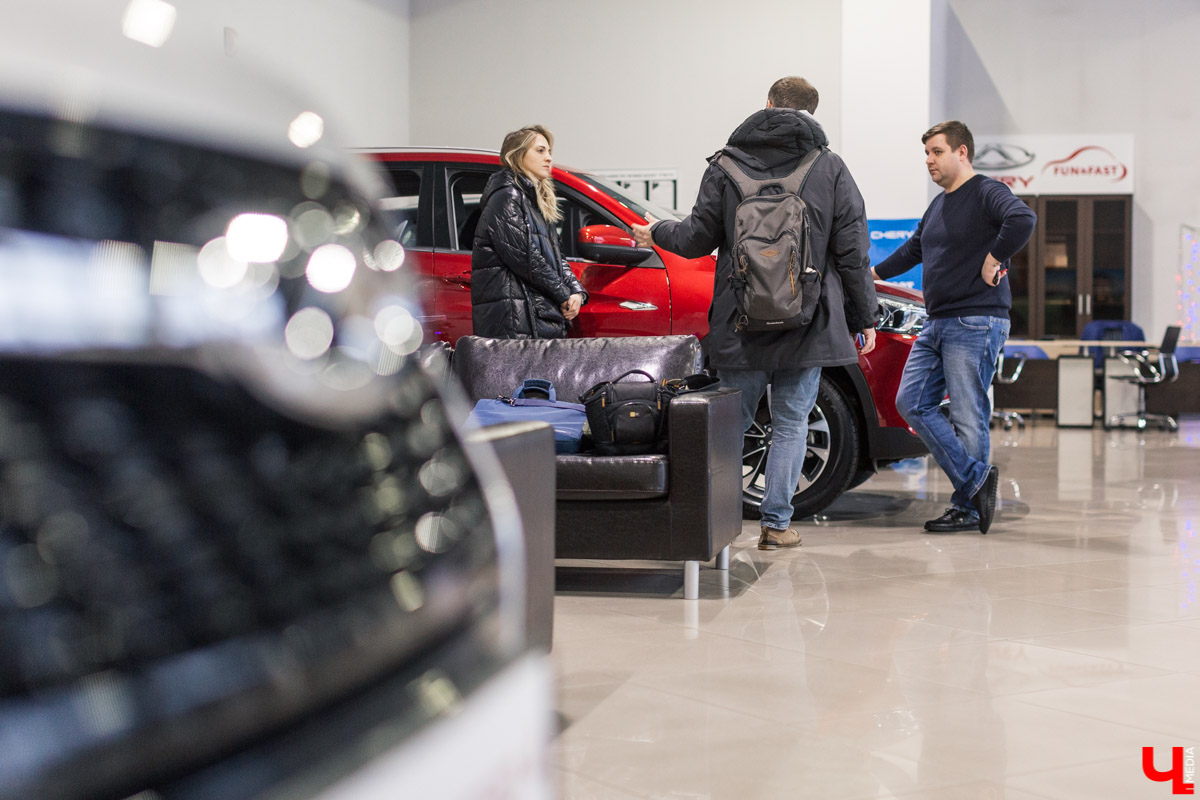 Журналист Александр Кюннап и фотограф Юлия Митина протестировали еще один автомобиль из салона «Евразия»