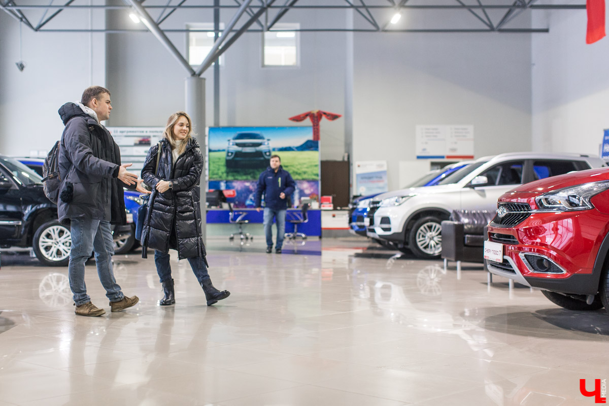 Журналист Александр Кюннап и фотограф Юлия Митина протестировали еще один автомобиль из салона «Евразия»