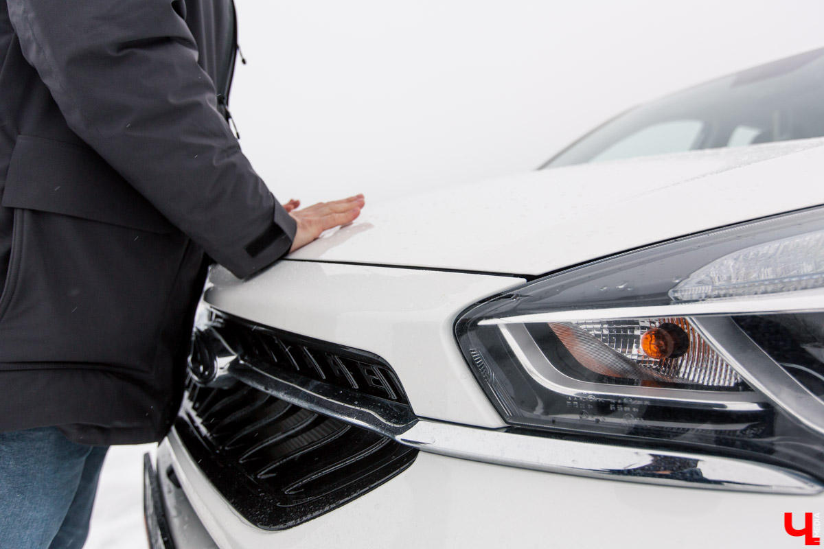 Журналист Александр Кюннап и фотограф Юлия Митина протестировали еще один автомобиль из салона «Евразия»