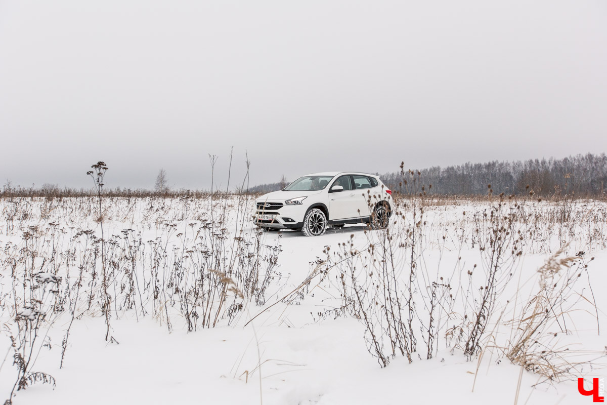 Журналист Александр Кюннап и фотограф Юлия Митина протестировали еще один автомобиль из салона «Евразия»