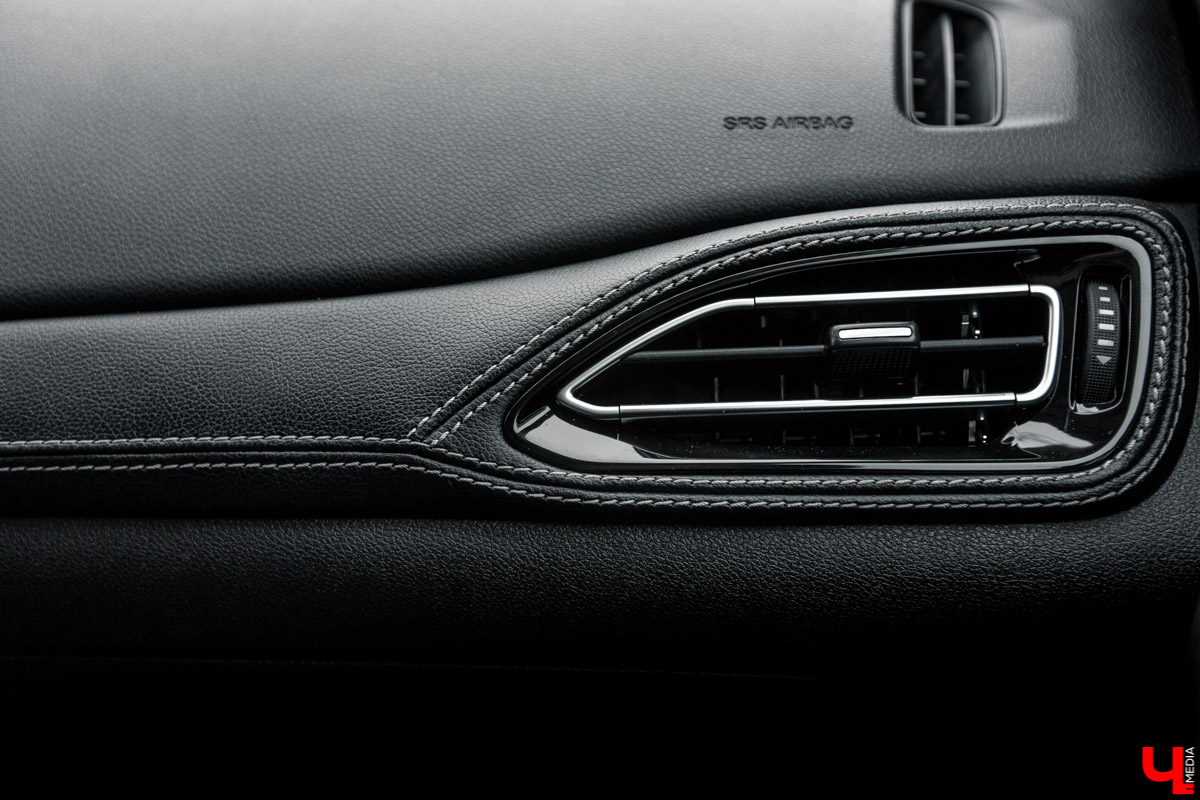 Журналист Александр Кюннап и фотограф Юлия Митина протестировали еще один автомобиль из салона «Евразия»