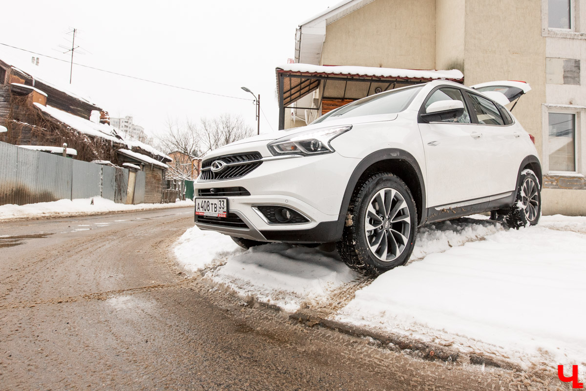 Журналист Александр Кюннап и фотограф Юлия Митина протестировали еще один автомобиль из салона «Евразия»