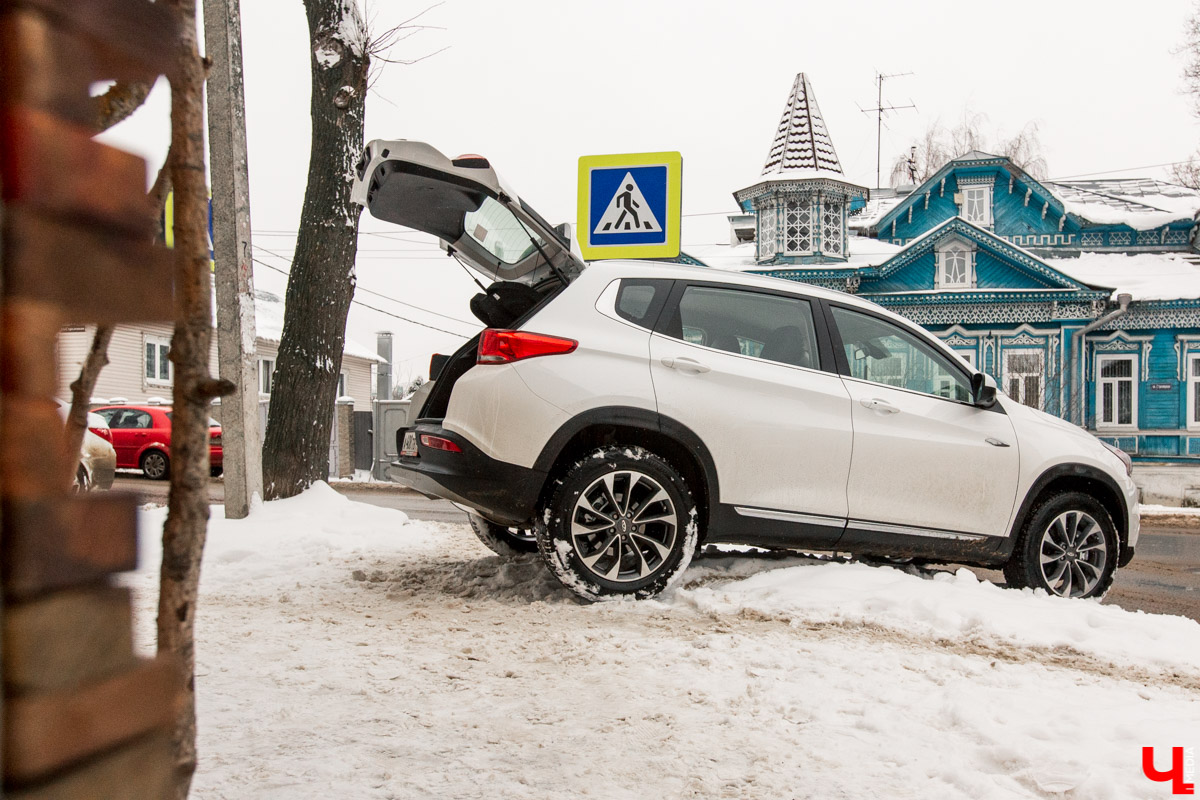 Журналист Александр Кюннап и фотограф Юлия Митина протестировали еще один автомобиль из салона «Евразия»