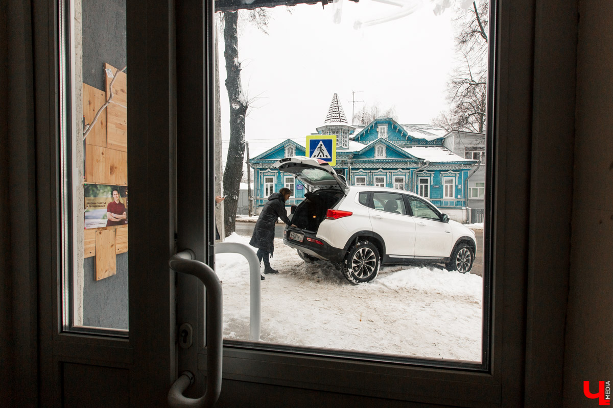 Журналист Александр Кюннап и фотограф Юлия Митина протестировали еще один автомобиль из салона «Евразия»
