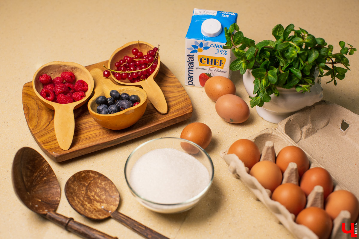 Бренд-шеф Roulet Дмитрий Орловский научил телеведущую Анастасию Сахарову, как готовить хрустящее безе