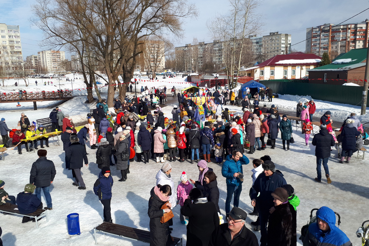 Проводить зиму веселыми играми и забавами предлагают несколько городских праздничных пространств. 1 марта на площади Победы, у Городского дворца культуры, в парках «Добросельский», «Центральный», «Дружба», «Загородный», а также в музее «Огни Владимира» пройдут тематические программы