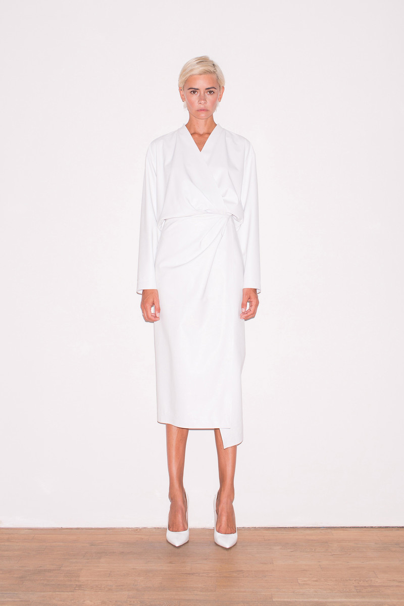 Грядет самый романтичный, нежный сезон 2020 года — весна и лето. Какие цвета, силуэты, ткани будут в тренде? Вдохновляемся лукбуком известного дизайнера Александра Терехова, который, к слову, родился и вырос во Владимирской области