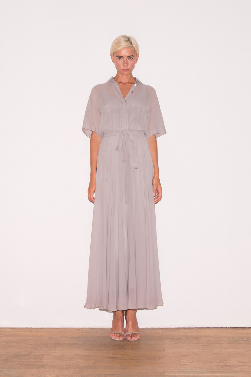 Грядет самый романтичный, нежный сезон 2020 года — весна и лето. Какие цвета, силуэты, ткани будут в тренде? Вдохновляемся лукбуком известного дизайнера Александра Терехова, который, к слову, родился и вырос во Владимирской области