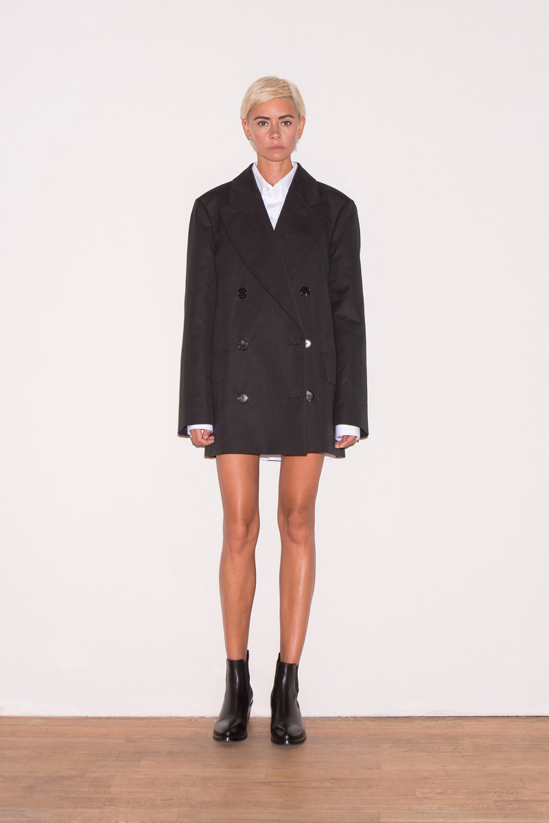 Грядет самый романтичный, нежный сезон 2020 года — весна и лето. Какие цвета, силуэты, ткани будут в тренде? Вдохновляемся лукбуком известного дизайнера Александра Терехова, который, к слову, родился и вырос во Владимирской области