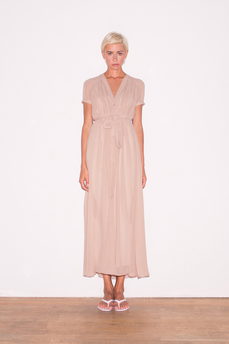 Грядет самый романтичный, нежный сезон 2020 года — весна и лето. Какие цвета, силуэты, ткани будут в тренде? Вдохновляемся лукбуком известного дизайнера Александра Терехова, который, к слову, родился и вырос во Владимирской области