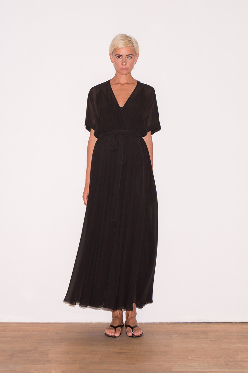 Грядет самый романтичный, нежный сезон 2020 года — весна и лето. Какие цвета, силуэты, ткани будут в тренде? Вдохновляемся лукбуком известного дизайнера Александра Терехова, который, к слову, родился и вырос во Владимирской области