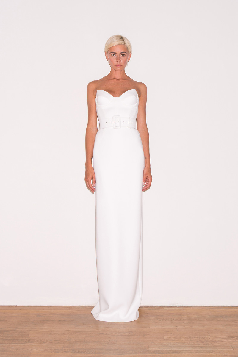 Грядет самый романтичный, нежный сезон 2020 года — весна и лето. Какие цвета, силуэты, ткани будут в тренде? Вдохновляемся лукбуком известного дизайнера Александра Терехова, который, к слову, родился и вырос во Владимирской области