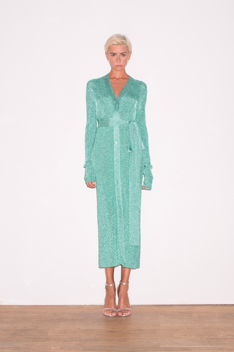 Грядет самый романтичный, нежный сезон 2020 года — весна и лето. Какие цвета, силуэты, ткани будут в тренде? Вдохновляемся лукбуком известного дизайнера Александра Терехова, который, к слову, родился и вырос во Владимирской области