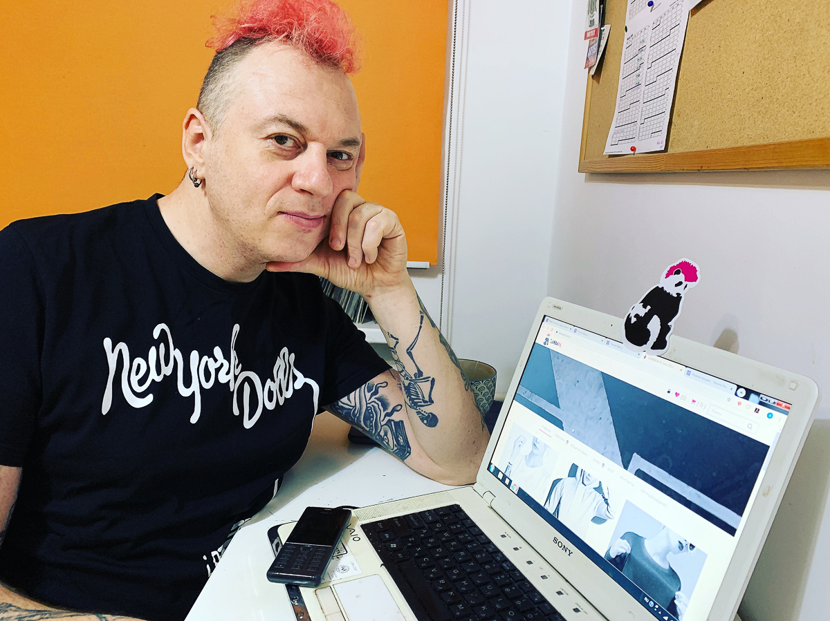 Звучит ли панк-рок в акустике? На это лидер группы «Тараканы!» Дмитрий Спирин дает утвердительный ответ. Убедиться в этом мы сможем совсем скоро: 9 марта музыканты группы «Тараканы!» Дмитрий Спирин и Дмитрий Кежватов приезжают к нам в город