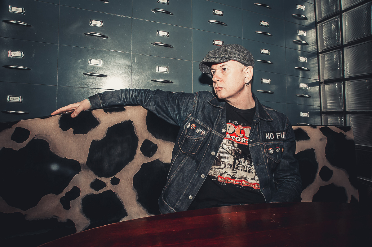 Звучит ли панк-рок в акустике? На это лидер группы «Тараканы!» Дмитрий Спирин дает утвердительный ответ. Убедиться в этом мы сможем совсем скоро: 9 марта музыканты группы «Тараканы!» Дмитрий Спирин и Дмитрий Кежватов приезжают к нам в город