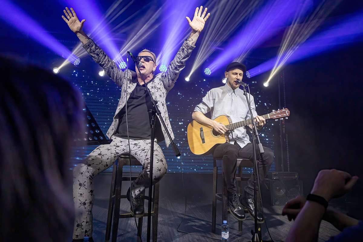 Звучит ли панк-рок в акустике? На это лидер группы «Тараканы!» Дмитрий Спирин дает утвердительный ответ. Убедиться в этом мы сможем совсем скоро: 9 марта музыканты группы «Тараканы!» Дмитрий Спирин и Дмитрий Кежватов приезжают к нам в город