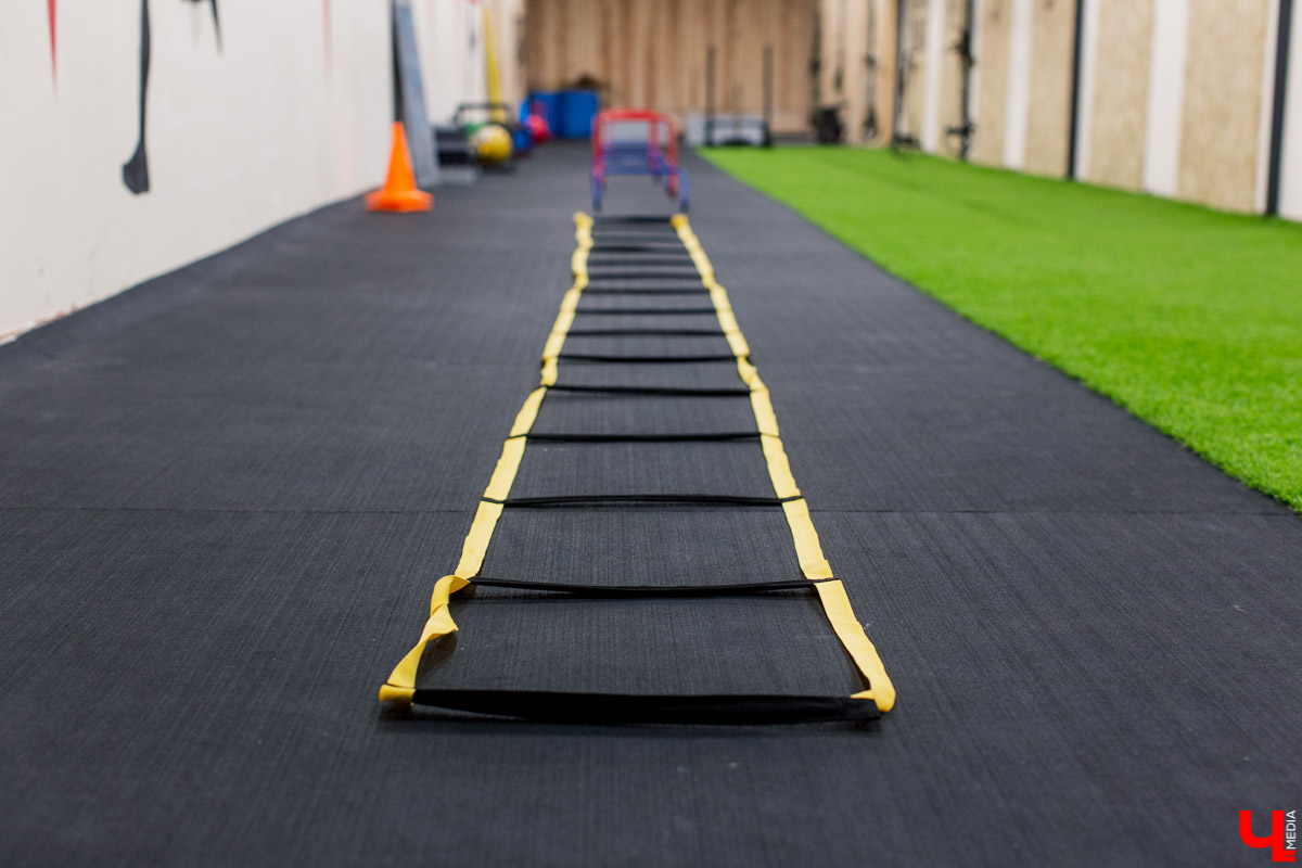 После работы с коллегами, в выходные с семьей. Где? В спортзале!