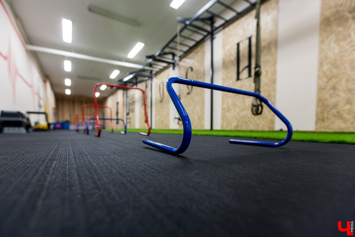 После работы с коллегами, в выходные с семьей. Где? В спортзале!