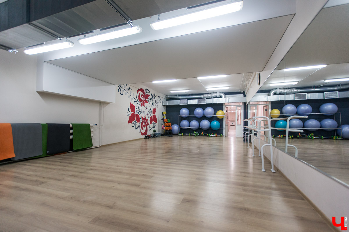 После работы с коллегами, в выходные с семьей. Где? В спортзале!