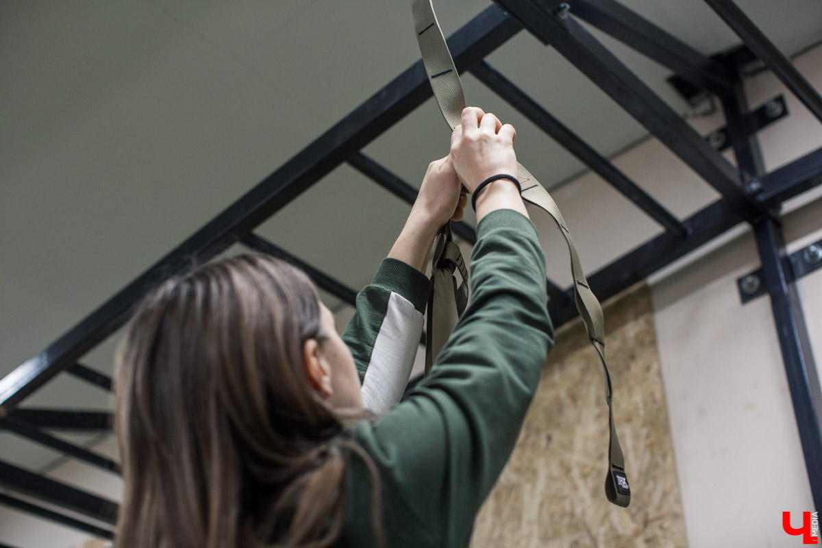 После работы с коллегами, в выходные с семьей. Где? В спортзале!