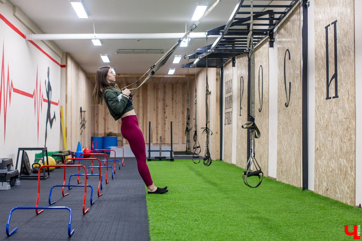 После работы с коллегами, в выходные с семьей. Где? В спортзале!