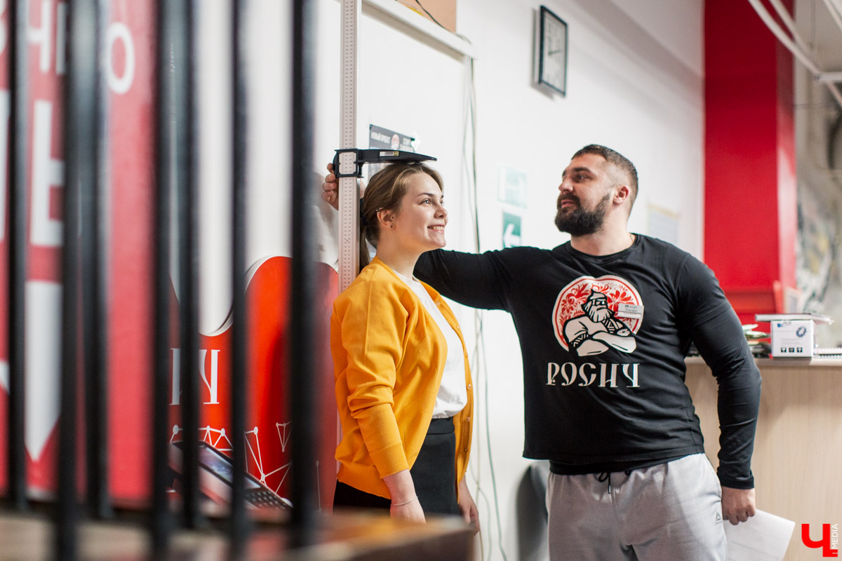 После работы с коллегами, в выходные с семьей. Где? В спортзале!