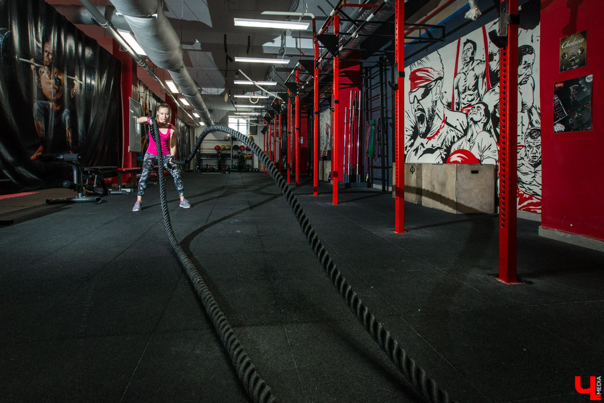 После работы с коллегами, в выходные с семьей. Где? В спортзале!