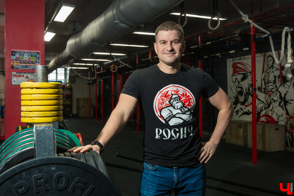 После работы с коллегами, в выходные с семьей. Где? В спортзале!