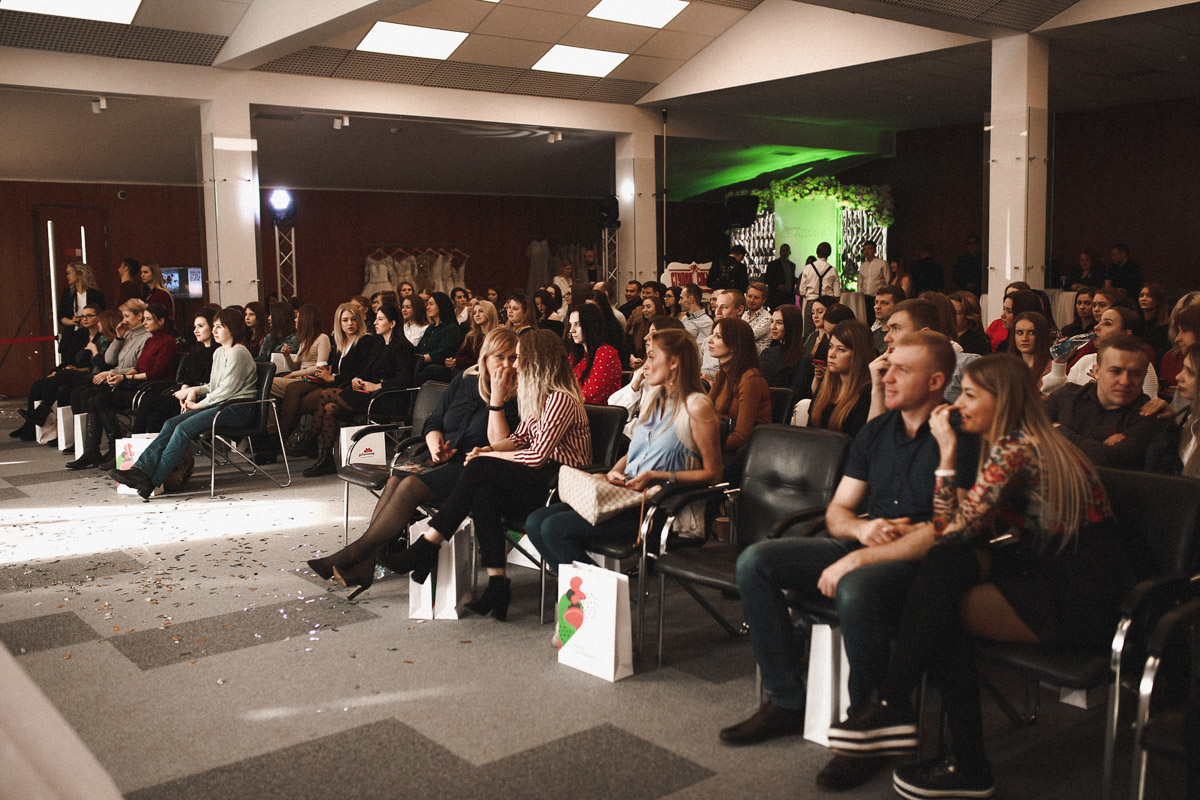 1 марта в парк-отеле Доброград вновь встретились специалисты свадебной отрасли и будущие жены Владимирской области. Мы поговорили с невестами, чтобы выяснить, какие именно вопросы, связанные с организацией церемонии, они хотят решить на “Завтраке с невестой”