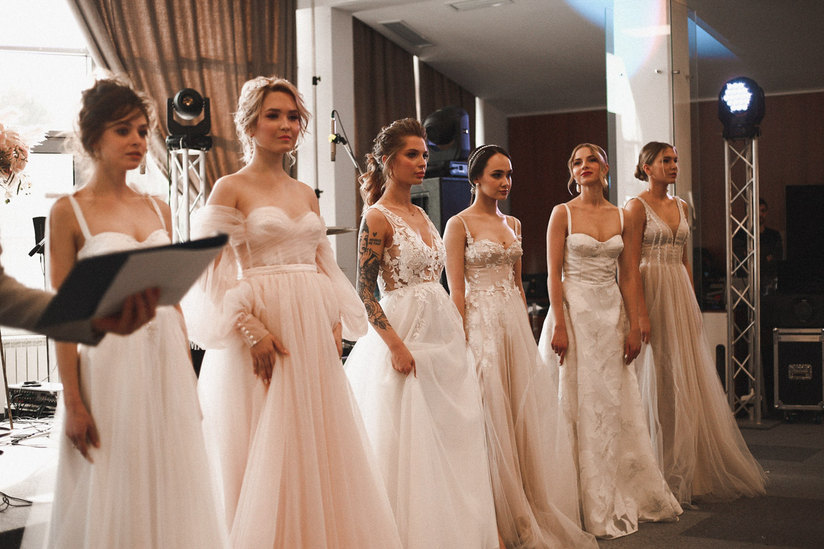 1 марта в парк-отеле Доброград вновь встретились специалисты свадебной отрасли и будущие жены Владимирской области. Мы поговорили с невестами, чтобы выяснить, какие именно вопросы, связанные с организацией церемонии, они хотят решить на “Завтраке с невестой”