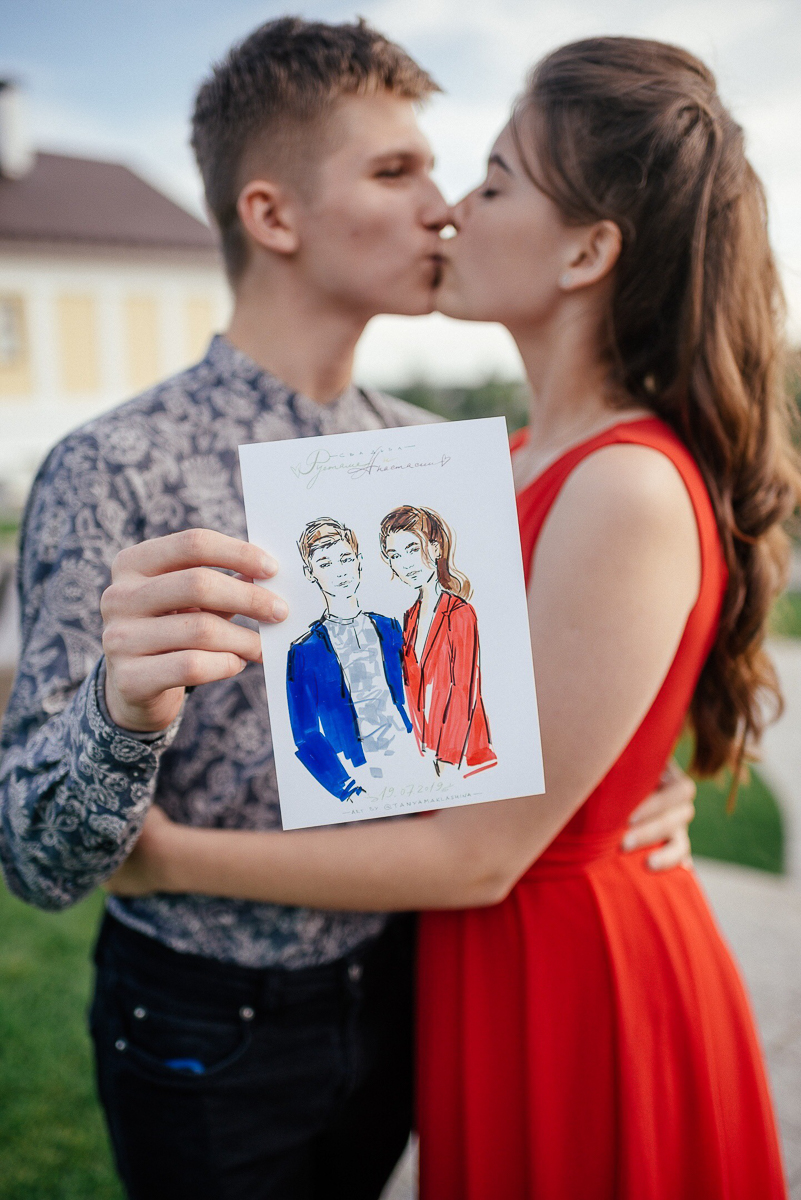 Владимирский иллюстратор Таня Маклашина, работающая на топовых мероприятиях, с крутыми бутиками и журналами, рассказала о популярном направлении своей работы. Один портрет = пять минут. Гости Премии «Ключ-Медиа 2019» были в восторге!