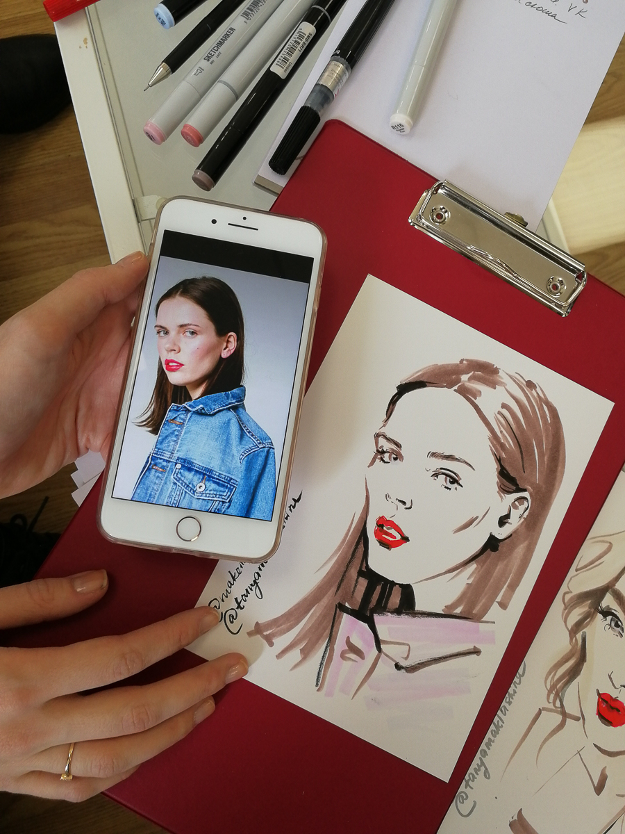 Владимирский иллюстратор Таня Маклашина, работающая на топовых мероприятиях, с крутыми бутиками и журналами, рассказала о популярном направлении своей работы. Один портрет = пять минут. Гости Премии «Ключ-Медиа 2019» были в восторге!