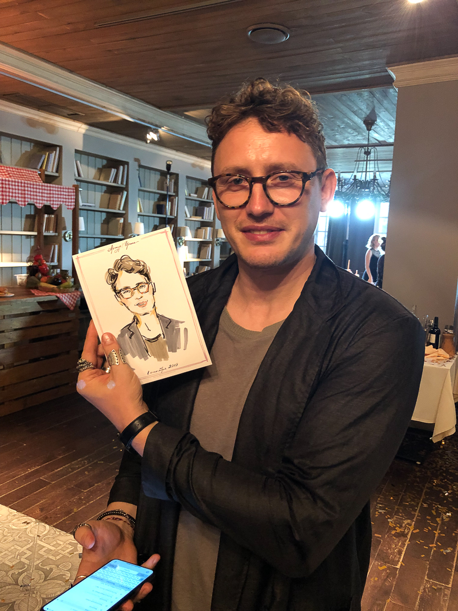 Владимирский иллюстратор Таня Маклашина, работающая на топовых мероприятиях, с крутыми бутиками и журналами, рассказала о популярном направлении своей работы. Один портрет = пять минут. Гости Премии «Ключ-Медиа 2019» были в восторге!