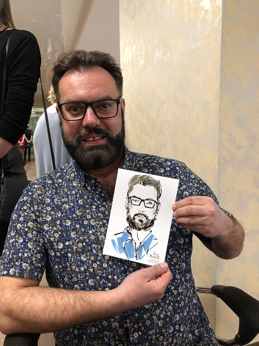 Владимирский иллюстратор Таня Маклашина, работающая на топовых мероприятиях, с крутыми бутиками и журналами, рассказала о популярном направлении своей работы. Один портрет = пять минут. Гости Премии «Ключ-Медиа 2019» были в восторге!