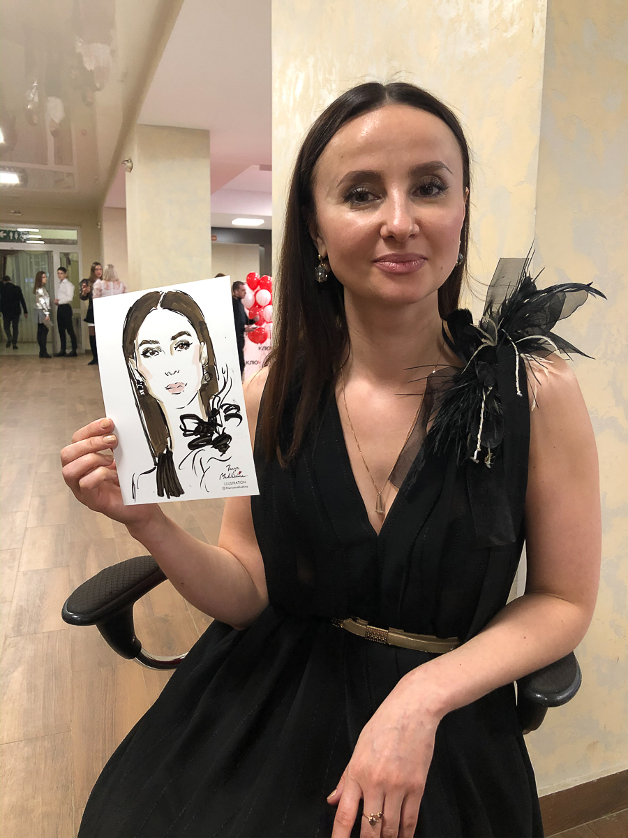 Владимирский иллюстратор Таня Маклашина, работающая на топовых мероприятиях, с крутыми бутиками и журналами, рассказала о популярном направлении своей работы. Один портрет = пять минут. Гости Премии «Ключ-Медиа 2019» были в восторге!