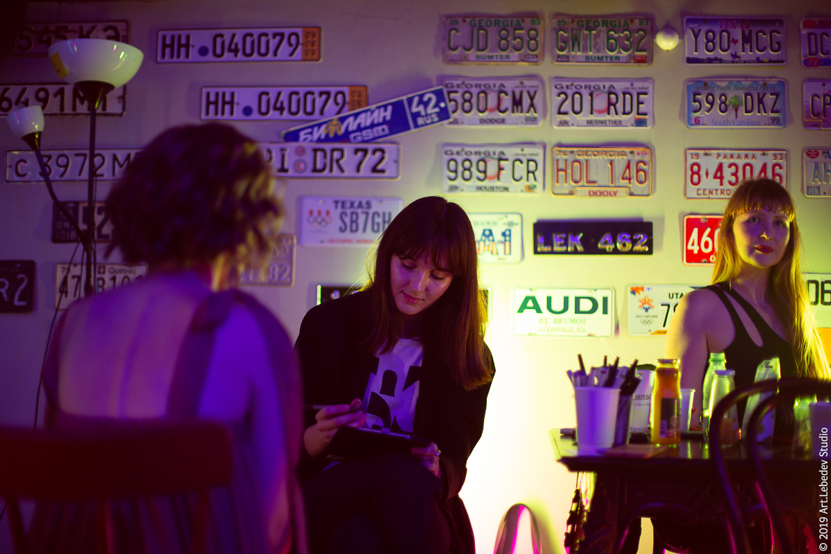 Владимирский иллюстратор Таня Маклашина, работающая на топовых мероприятиях, с крутыми бутиками и журналами, рассказала о популярном направлении своей работы. Один портрет = пять минут. Гости Премии «Ключ-Медиа 2019» были в восторге!