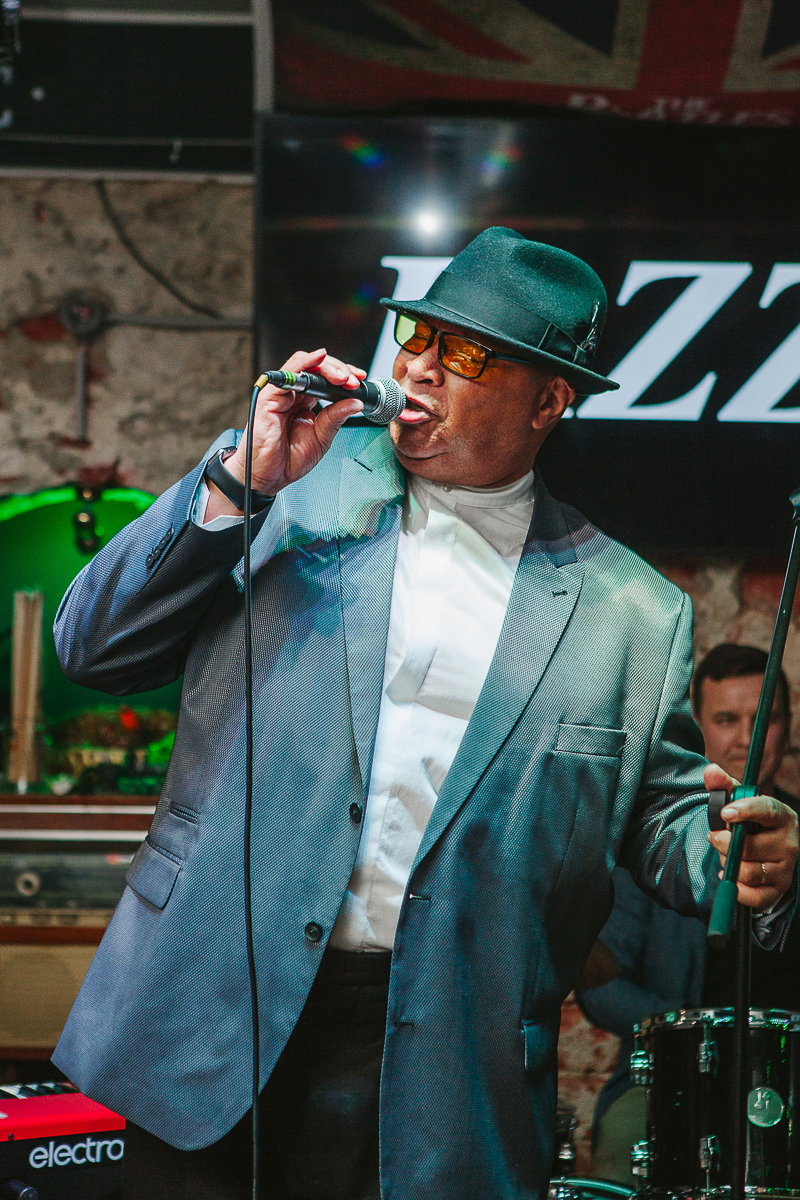 В первый день весны во Владимире с успехом выступил американский джазовый и блюзовый певец, сын непревзойденной Эллы Фицджеральд - Рэй Браун-младший