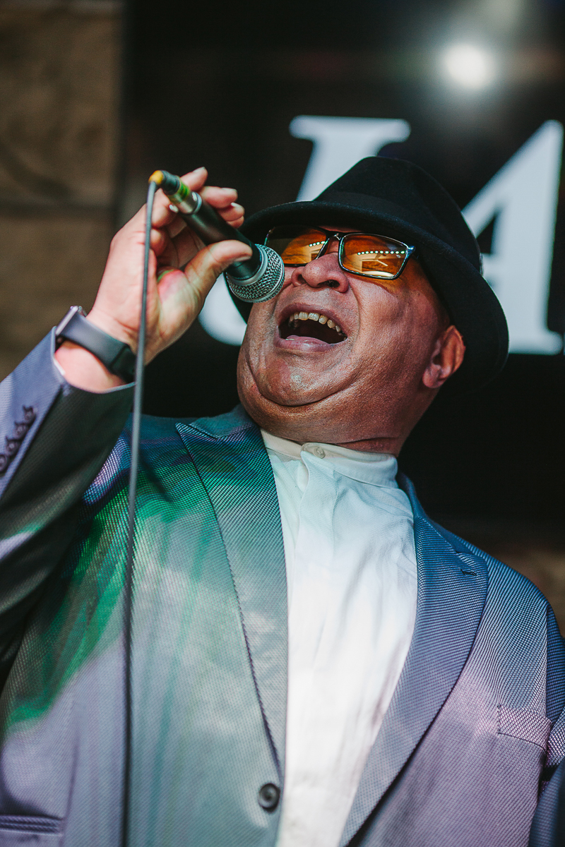 В первый день весны во Владимире с успехом выступил американский джазовый и блюзовый певец, сын непревзойденной Эллы Фицджеральд - Рэй Браун-младший