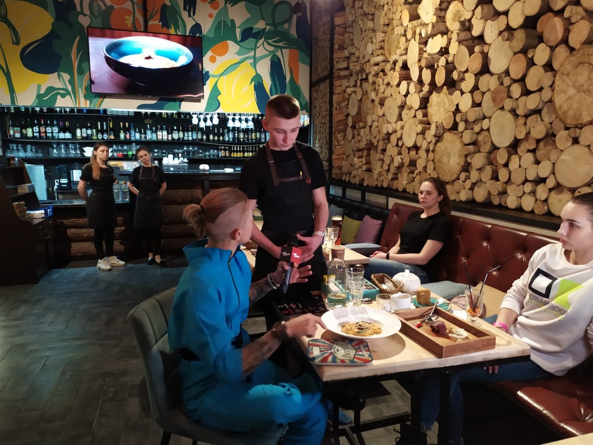 В эфире будет горькая правда или постановка? Поговорили с персоналом «отревизорренных» заведений и все выяснили