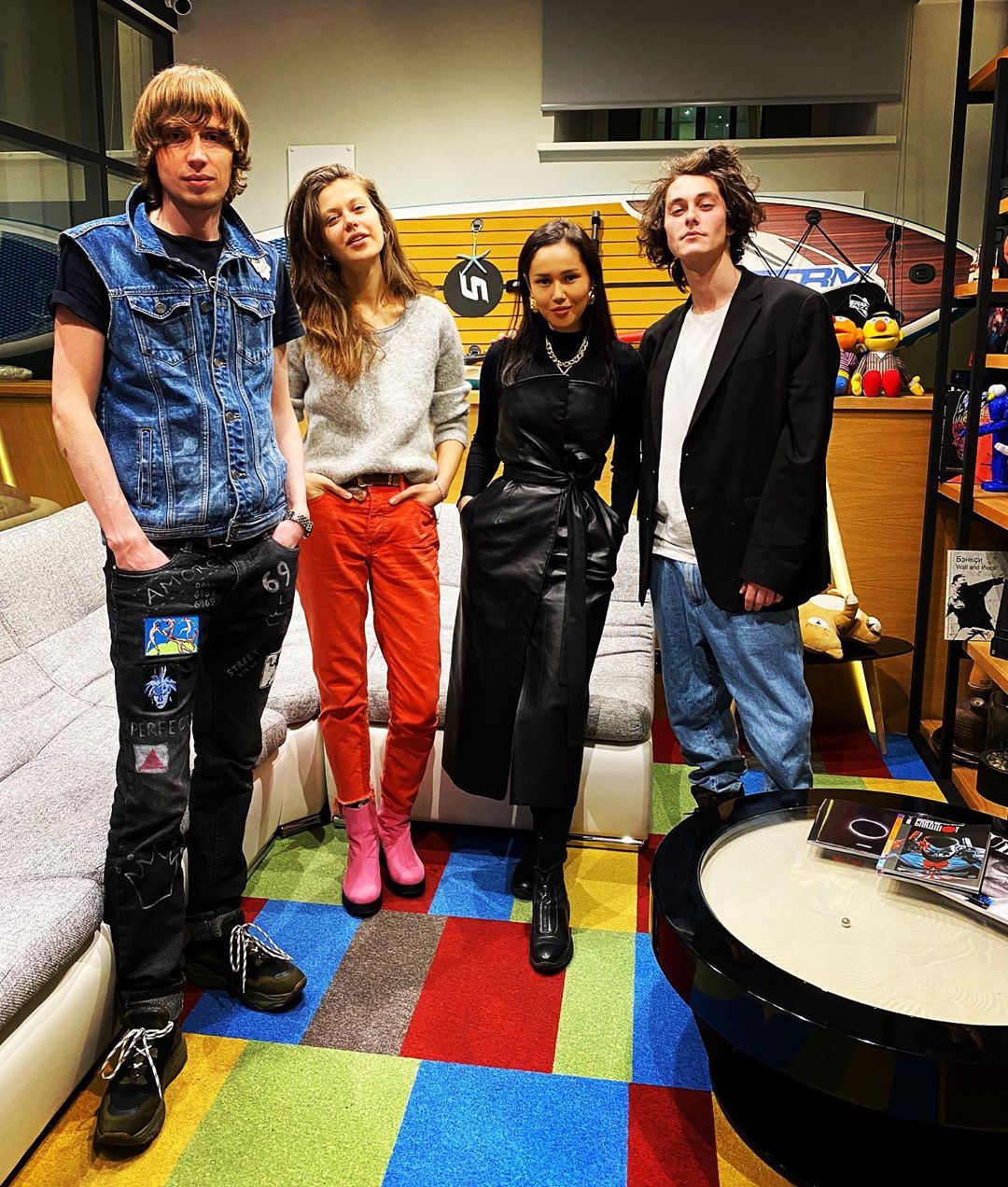 Владимирец Иван Шелаханов продолжает строить головокружительную карьеру в столице. Теперь он перешел на работу креатором в крупную компанию Black Star, где рождаются знаменитые артисты