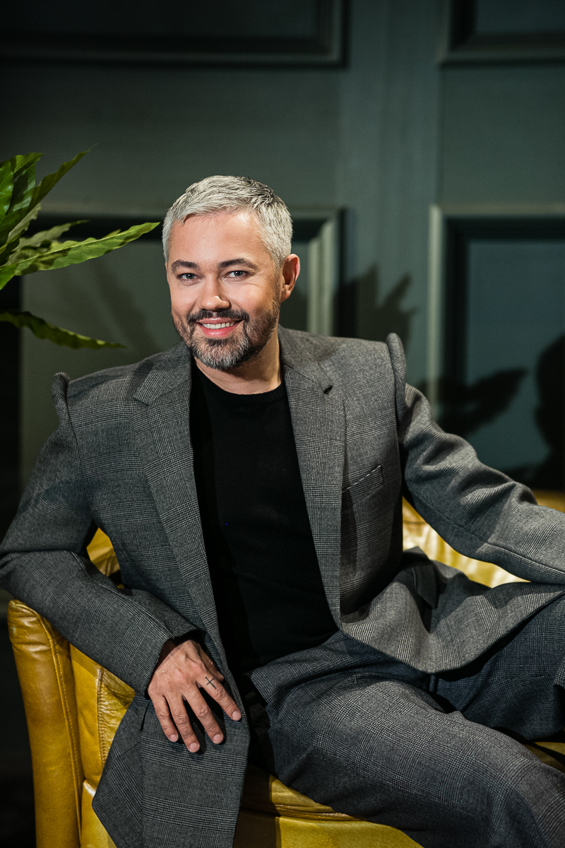 Рогов уже в городе! Известный стилист приехал в Суздаль, чтобы преобразить одну из местных жительниц