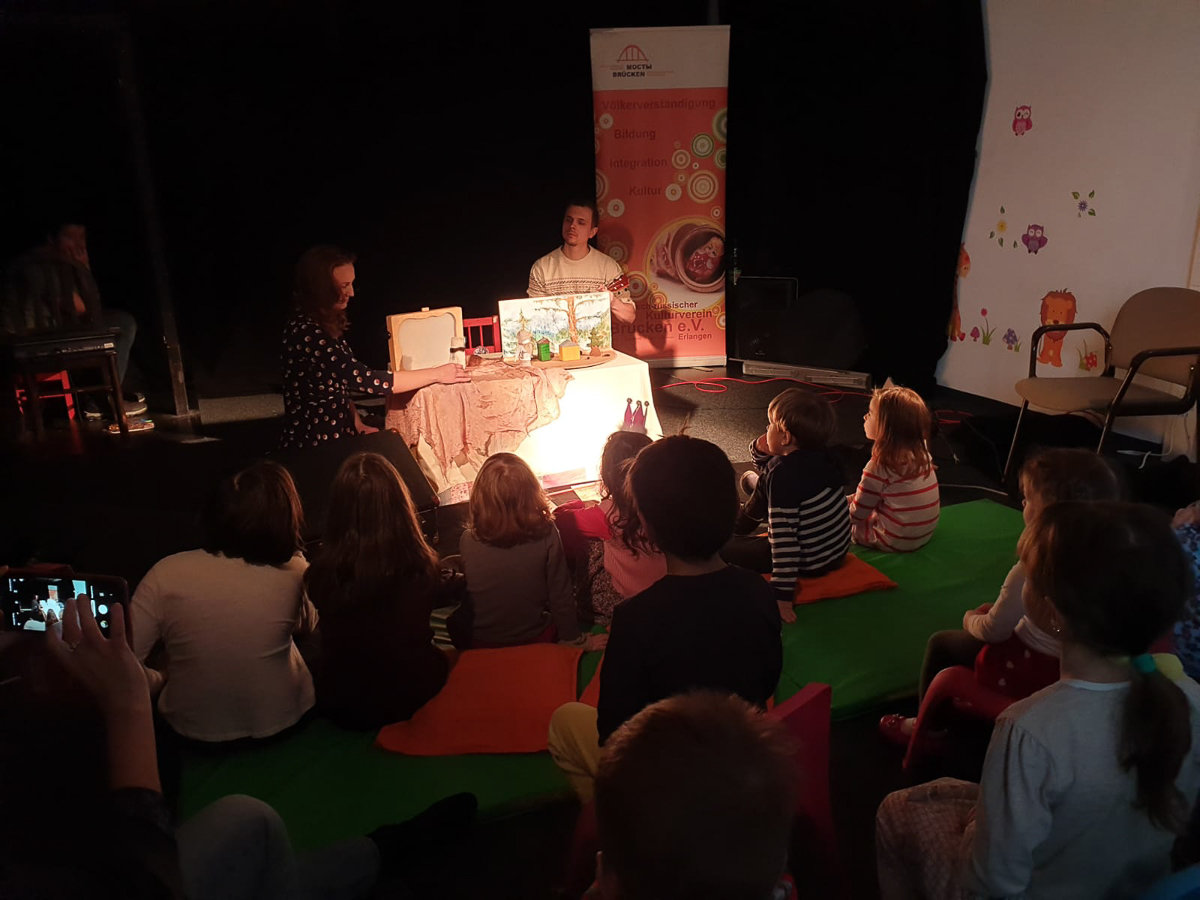 Ирина Пономарева поделилась новостями о своем проекте «Сказки из чемодана». Недавно она вернулась из Германии