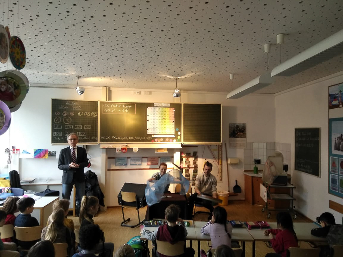 Ирина Пономарева поделилась новостями о своем проекте «Сказки из чемодана». Недавно она вернулась из Германии