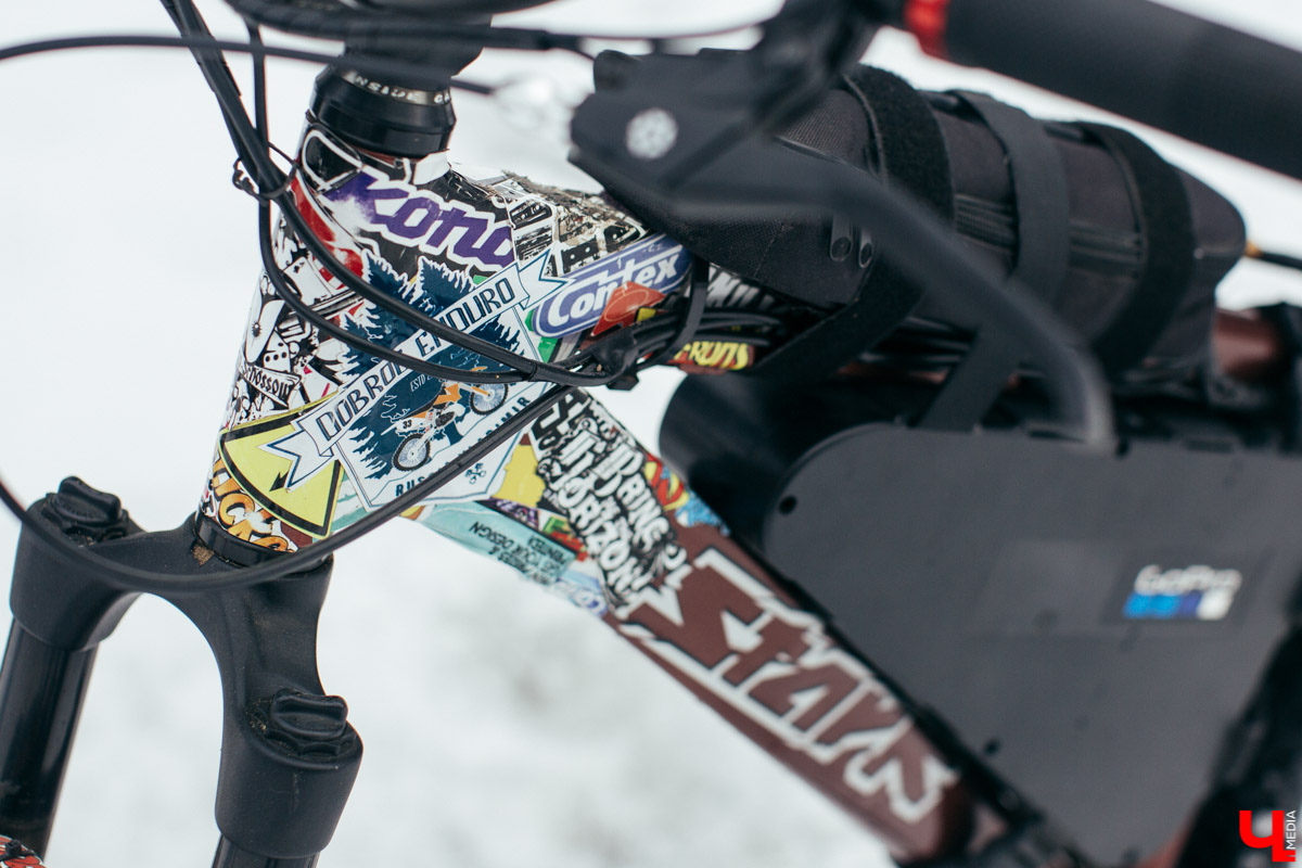 Год назад фотограф Владислав Тябин собрал электровелосипед, на котором каждый день ездил на работу зимой и летом