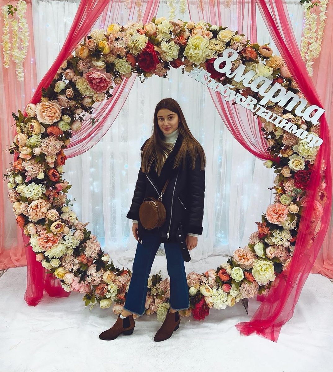 8 марта уже на носу. Жительницы Владимира готовятся получать цветы и подарки, размещают тематические фотографии с добрыми пожеланиями. Мужчины не отстают и публикуют смешные селфи-поздравления в инстасториз