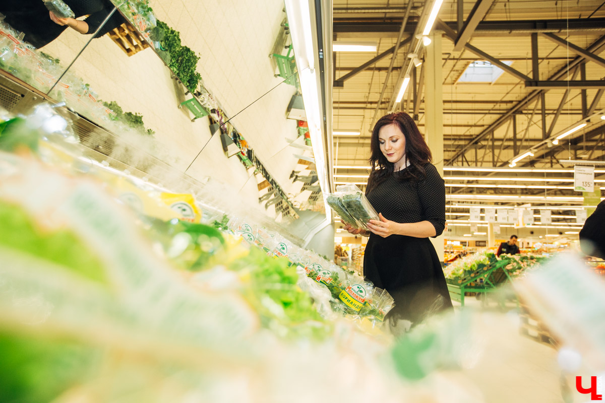 Шеф Орловский и модельер Рязанова соединили цейлонскую экзотику и греческий классический десерт в студии Roulet