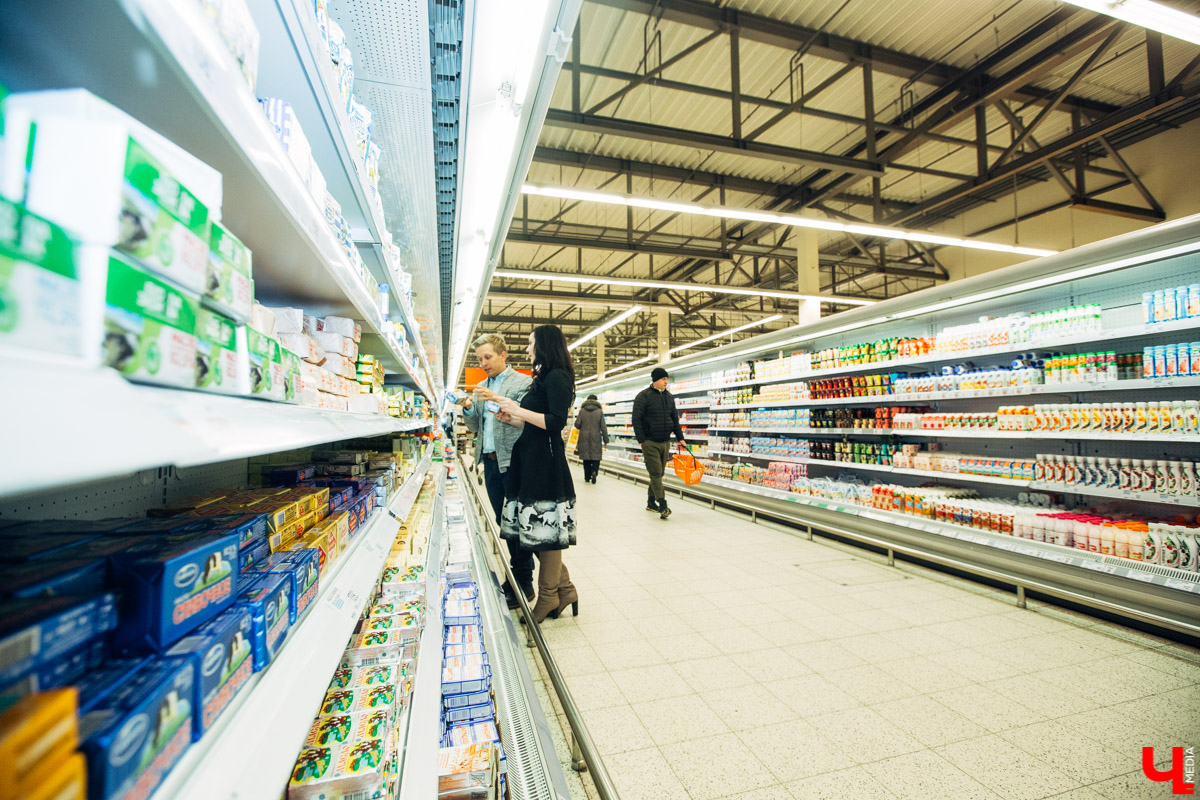 Шеф Орловский и модельер Рязанова соединили цейлонскую экзотику и греческий классический десерт в студии Roulet